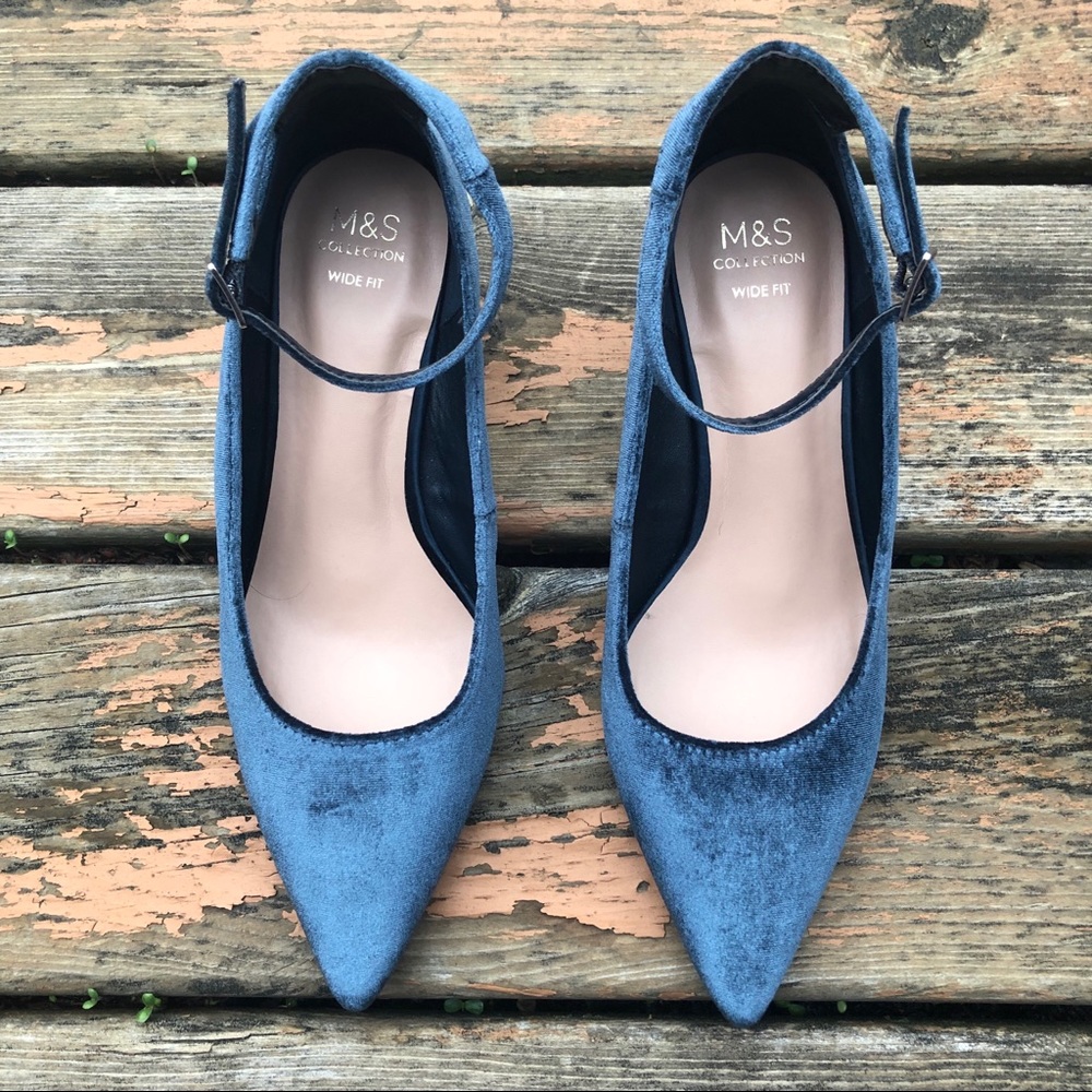 NEW London bought  MARKS&SPENCER Kitten Heels (8)